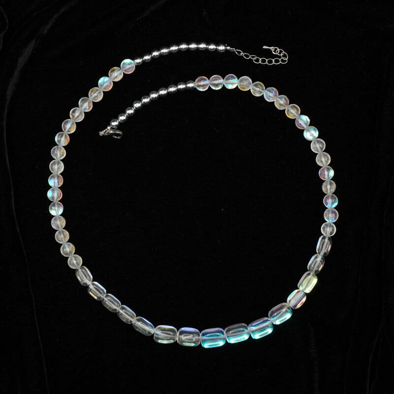 Опаловые бусы (бесцветный / радужный)