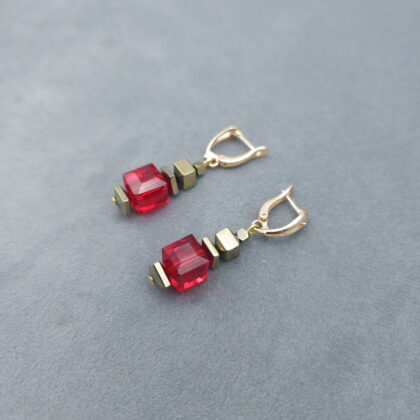 Серьги из алых кубических кварцев