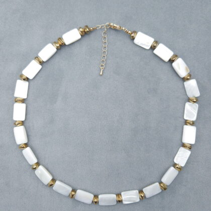 Бусы сливочный перламутр-каре