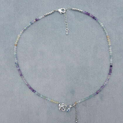 Колье из граненного флюорита-мультиколор (Монголия) с подвеской "цветок" с цепочкой-удлинителем.