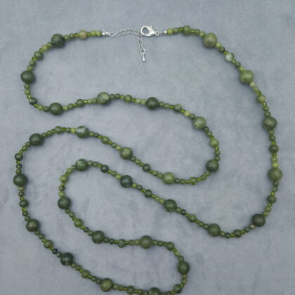 Длинные бусы из нефрита (шар 10, 6, 4 мм)