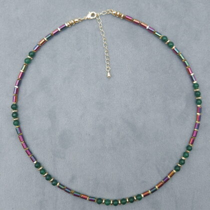 Бусы из хризопраза и радужного гематита с цепочкой-удлинителем